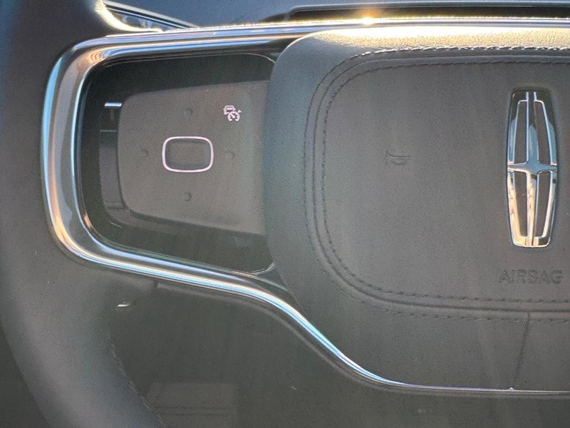 Lincoln Nautilus Vehicle Full-screen Gallery Image 22