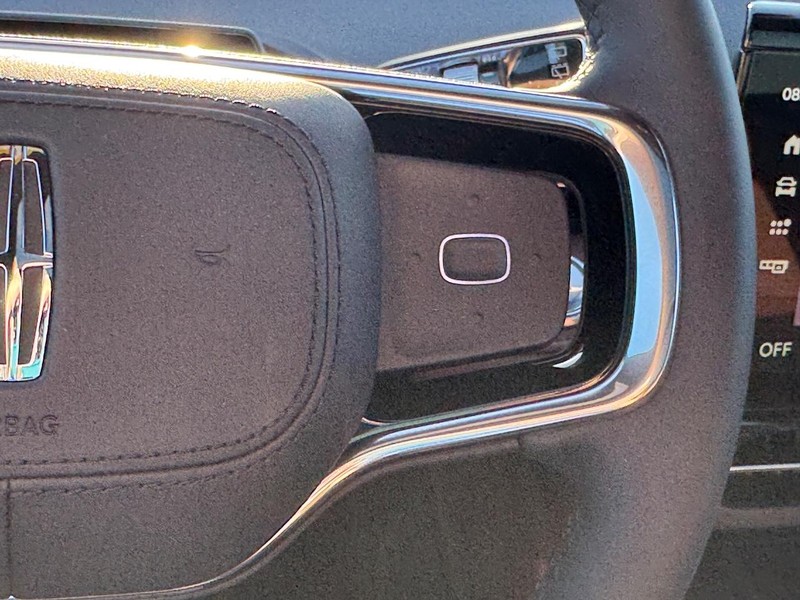 Lincoln Nautilus Vehicle Full-screen Gallery Image 24