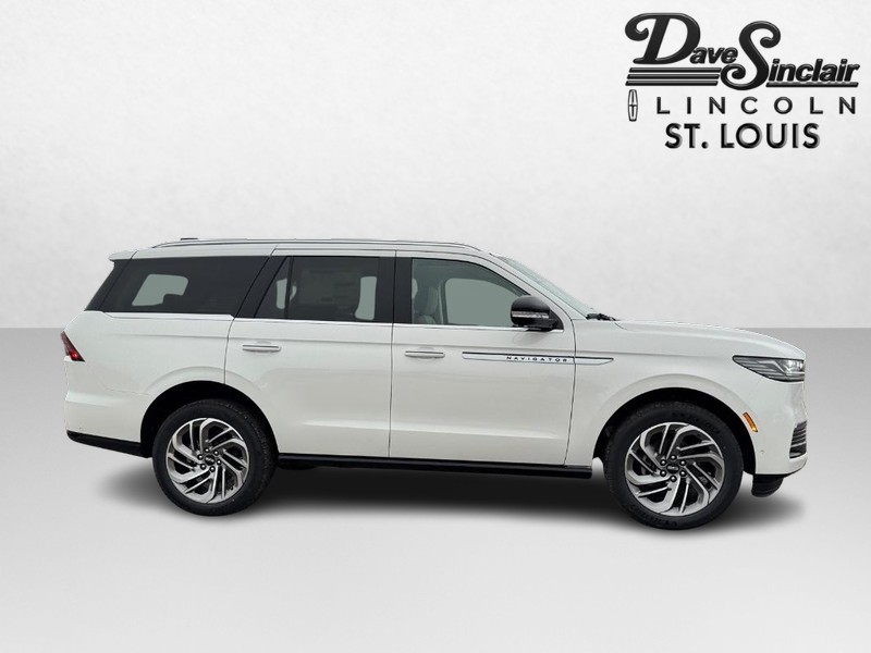 Lincoln Navigator Vehicle Full-screen Gallery Image 04