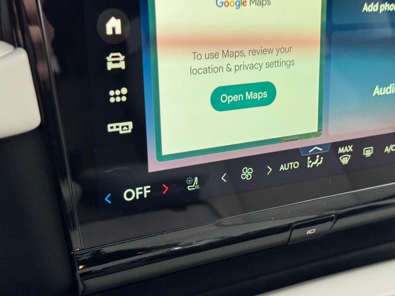 Lincoln Navigator Vehicle Full-screen Gallery Image 24