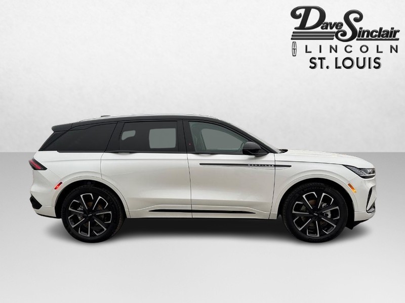 Lincoln Nautilus Vehicle Full-screen Gallery Image 04