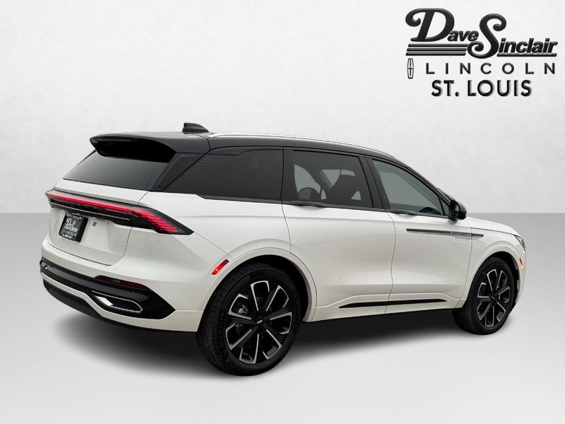 Lincoln Nautilus Vehicle Full-screen Gallery Image 05