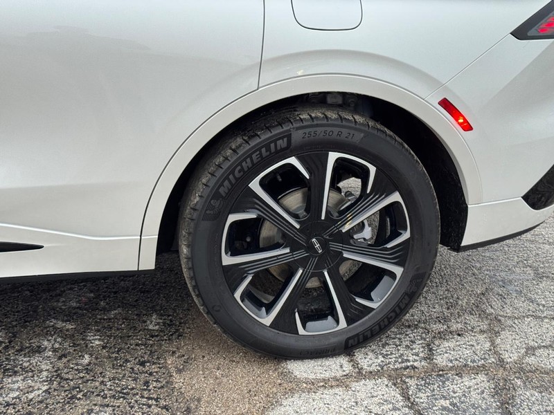 Lincoln Nautilus Vehicle Full-screen Gallery Image 10