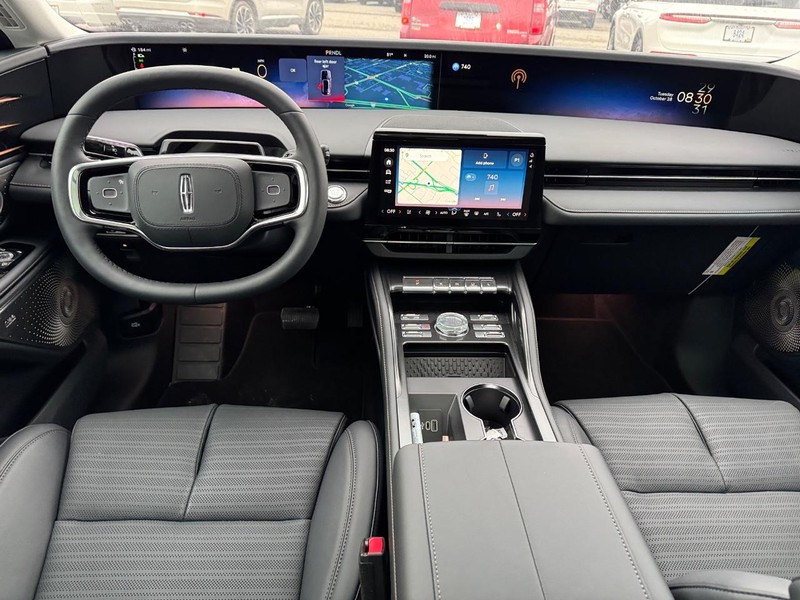 Lincoln Nautilus Vehicle Full-screen Gallery Image 13