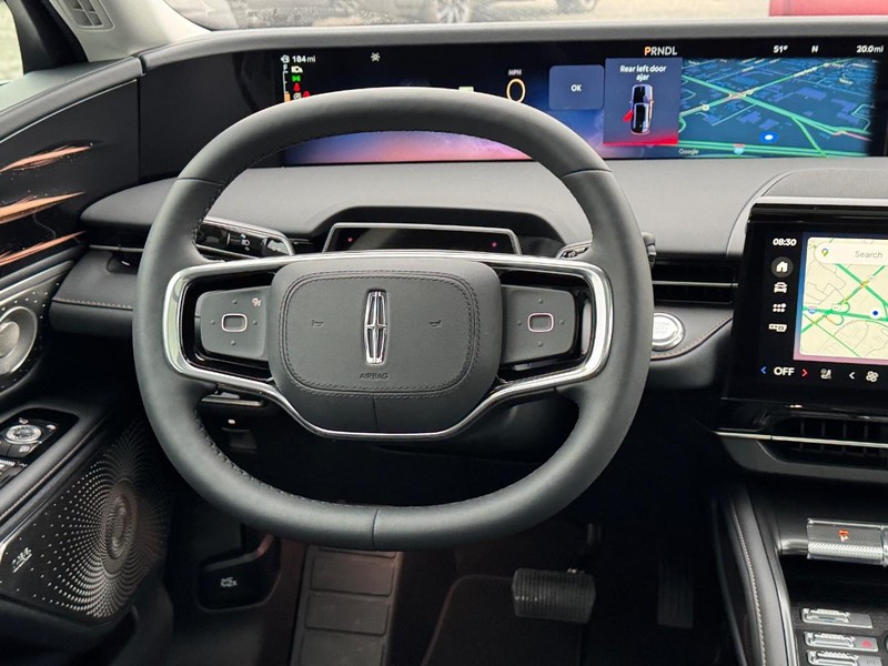 Lincoln Nautilus Vehicle Full-screen Gallery Image 14