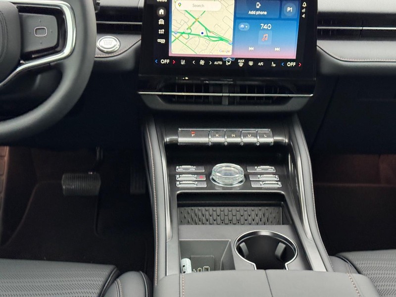 Lincoln Nautilus Vehicle Full-screen Gallery Image 16