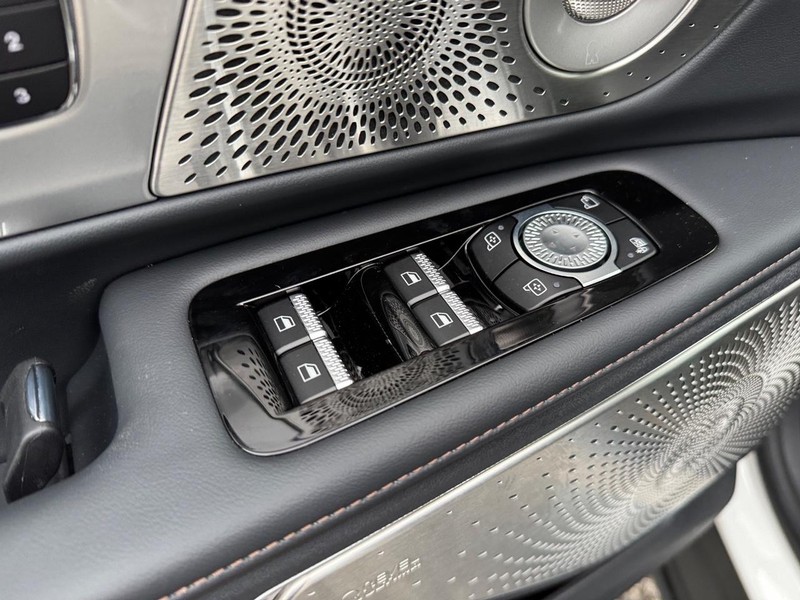 Lincoln Nautilus Vehicle Full-screen Gallery Image 18