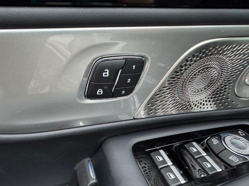 Lincoln Nautilus Vehicle Full-screen Gallery Image 19