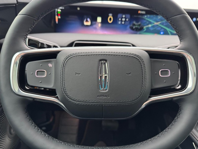 Lincoln Nautilus Vehicle Full-screen Gallery Image 20