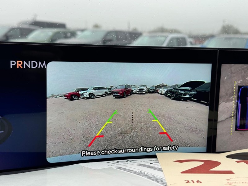 Lincoln Navigator L Vehicle Full-screen Gallery Image 25