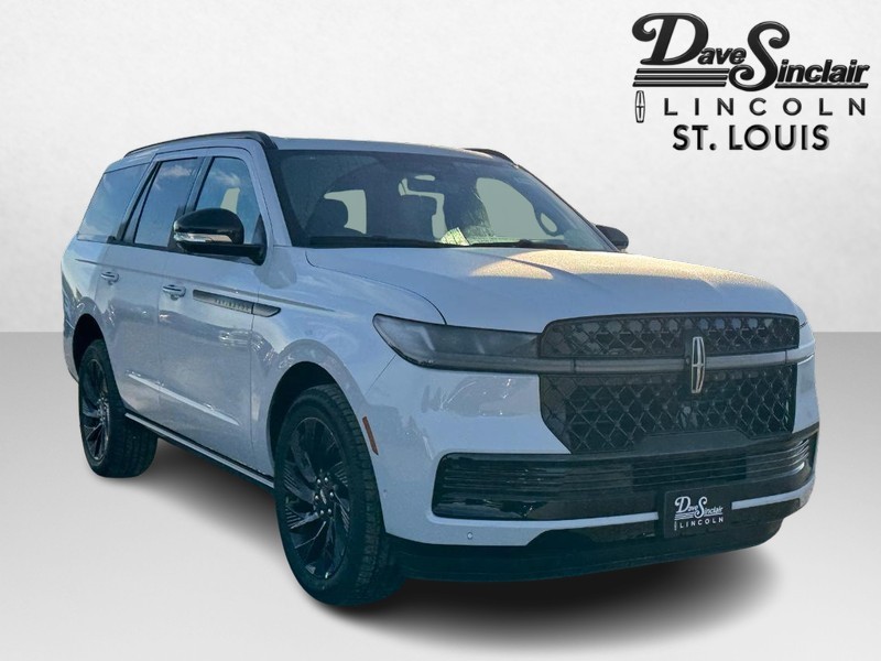 Lincoln Navigator Vehicle Full-screen Gallery Image 03