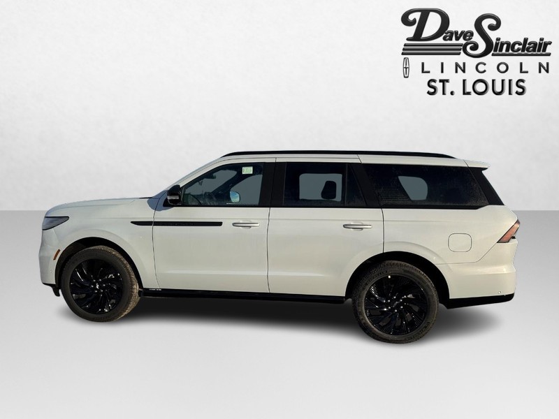 Lincoln Navigator Vehicle Full-screen Gallery Image 09