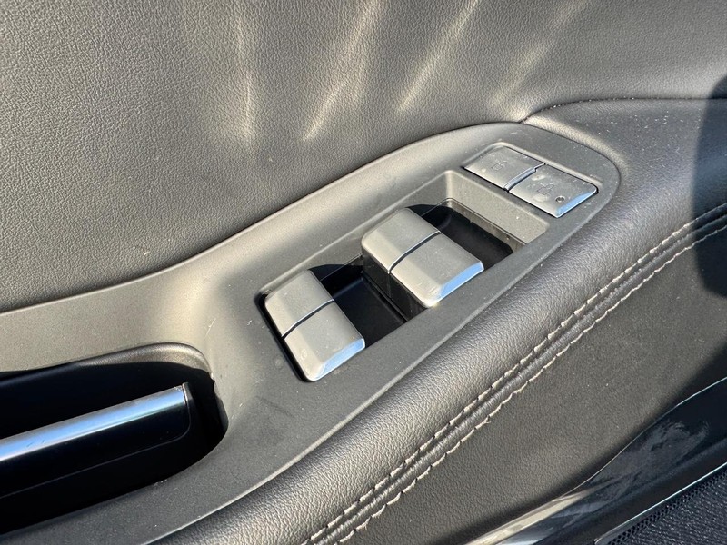 Lincoln Navigator Vehicle Full-screen Gallery Image 20