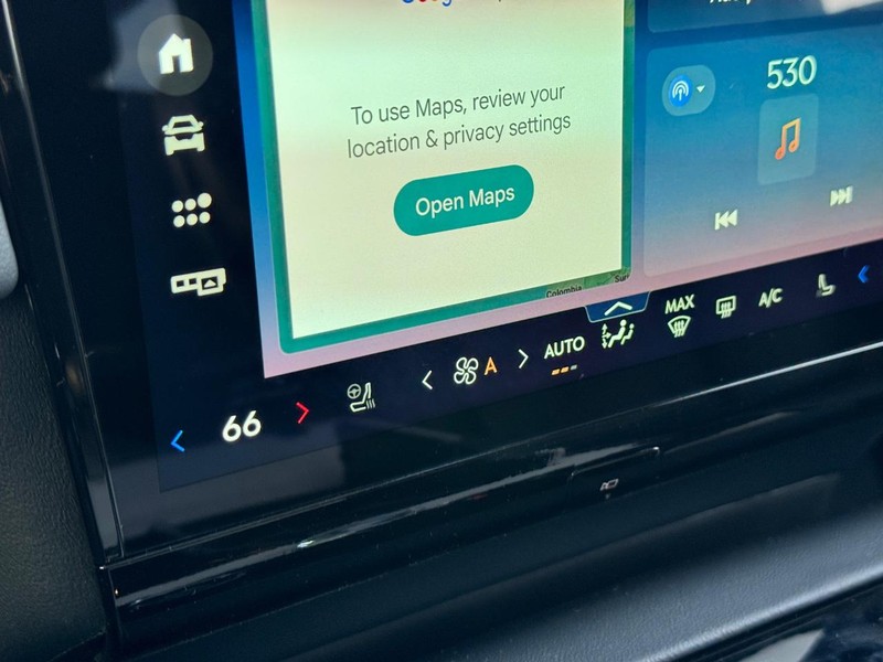 Lincoln Navigator Vehicle Full-screen Gallery Image 24