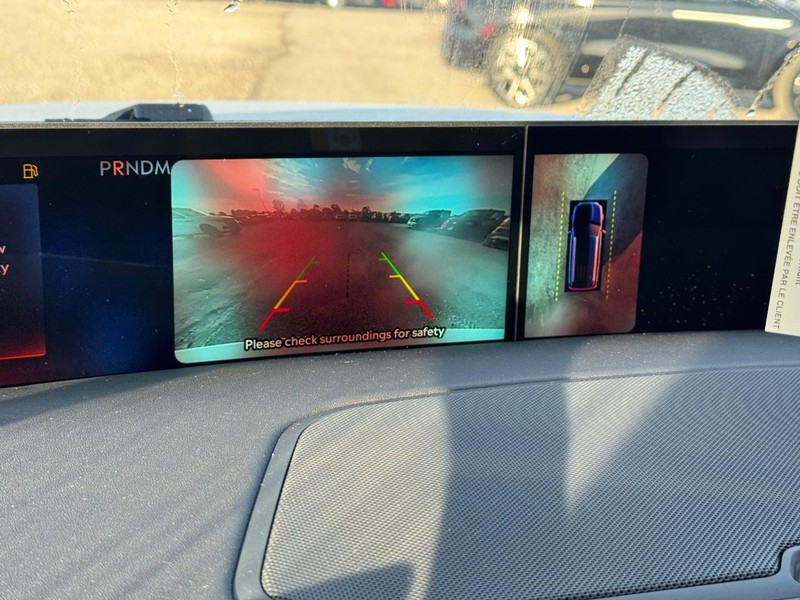 Lincoln Navigator Vehicle Full-screen Gallery Image 25