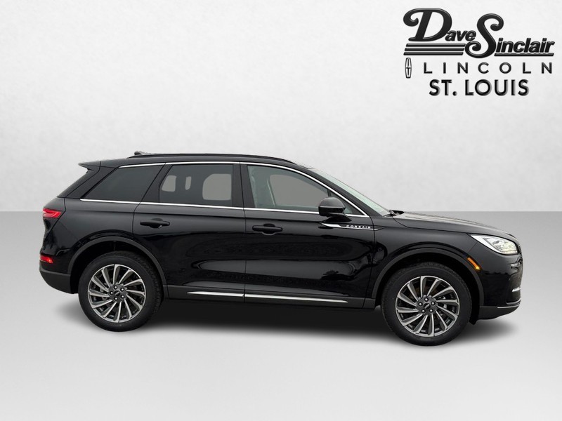 Lincoln Corsair Vehicle Full-screen Gallery Image 04