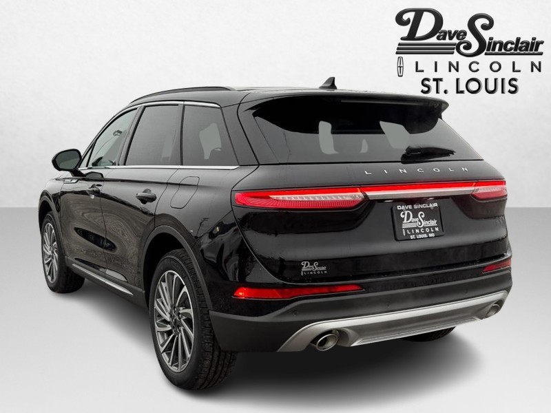 Lincoln Corsair Vehicle Full-screen Gallery Image 07