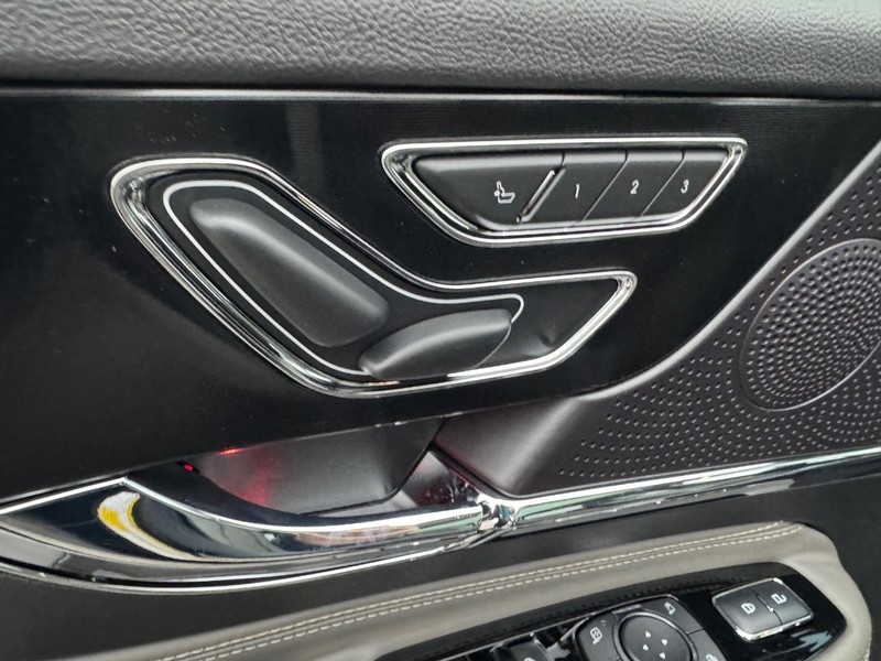 Lincoln Corsair Vehicle Full-screen Gallery Image 19