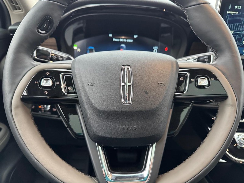 Lincoln Corsair Vehicle Full-screen Gallery Image 20