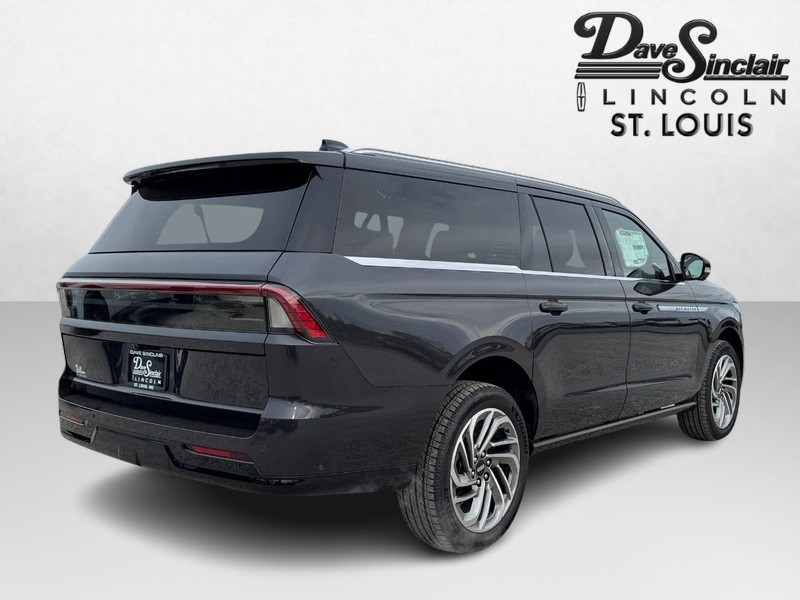 Lincoln Navigator L Vehicle Full-screen Gallery Image 05