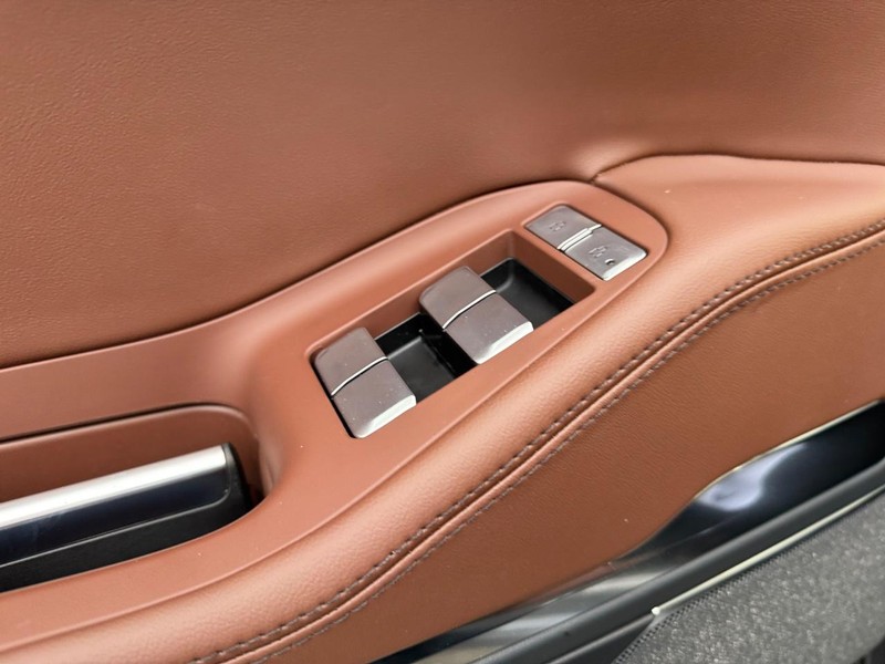 Lincoln Navigator L Vehicle Full-screen Gallery Image 20