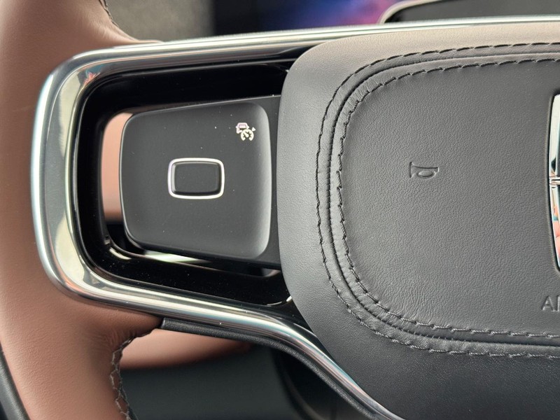 Lincoln Navigator L Vehicle Full-screen Gallery Image 22