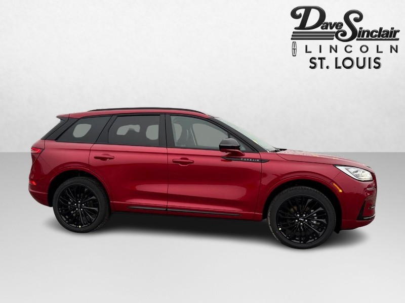 Lincoln Corsair Vehicle Full-screen Gallery Image 04