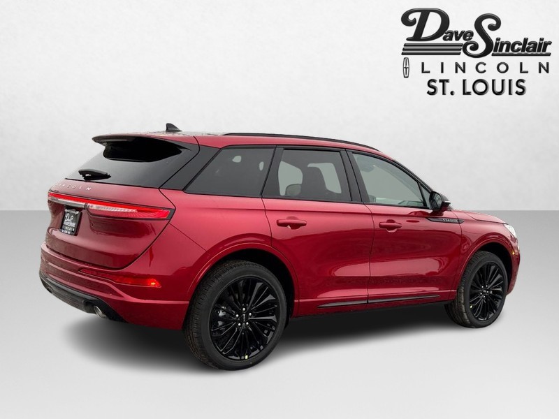 Lincoln Corsair Vehicle Full-screen Gallery Image 05