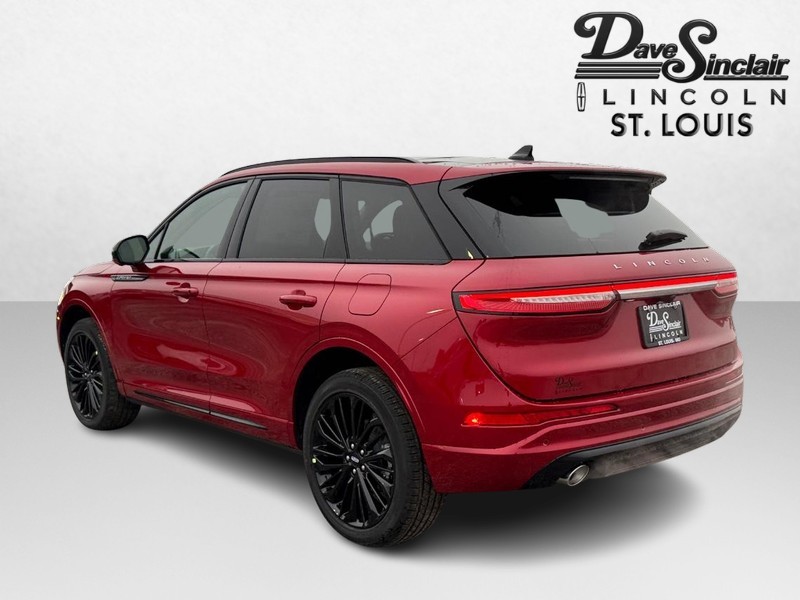 Lincoln Corsair Vehicle Full-screen Gallery Image 07