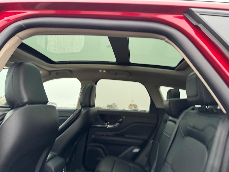 Lincoln Corsair Vehicle Full-screen Gallery Image 12