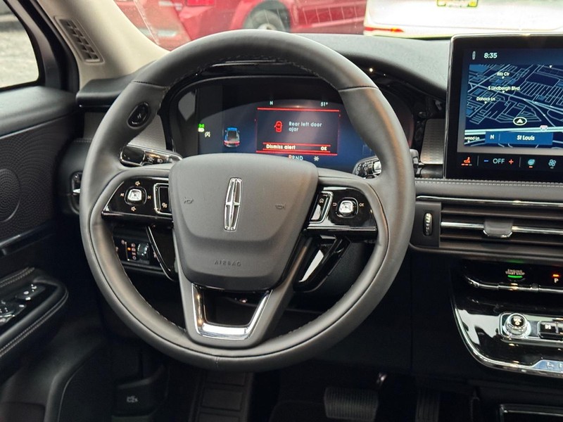 Lincoln Corsair Vehicle Full-screen Gallery Image 14