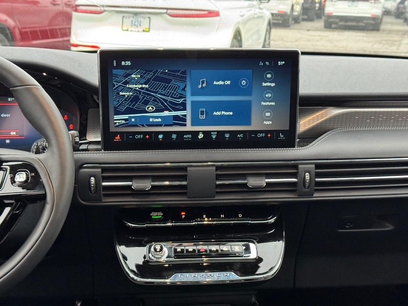 Lincoln Corsair Vehicle Full-screen Gallery Image 15