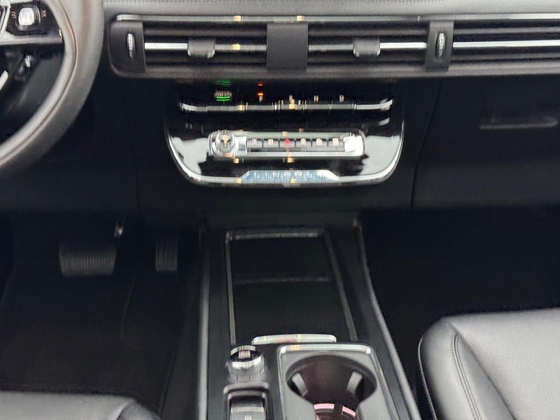 Lincoln Corsair Vehicle Full-screen Gallery Image 16