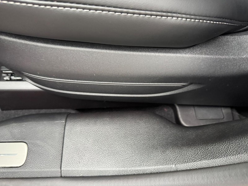 Lincoln Corsair Vehicle Full-screen Gallery Image 17