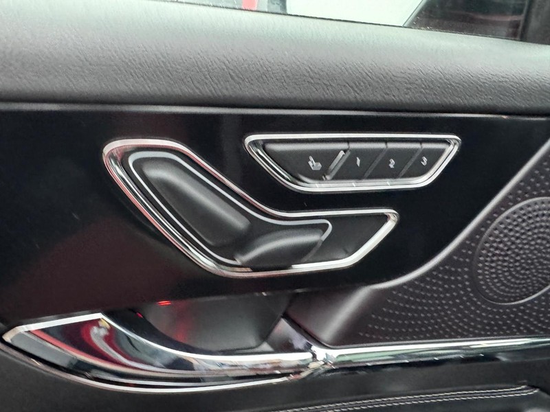 Lincoln Corsair Vehicle Full-screen Gallery Image 19