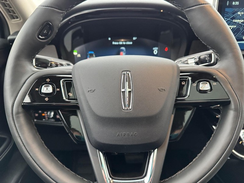 Lincoln Corsair Vehicle Full-screen Gallery Image 20