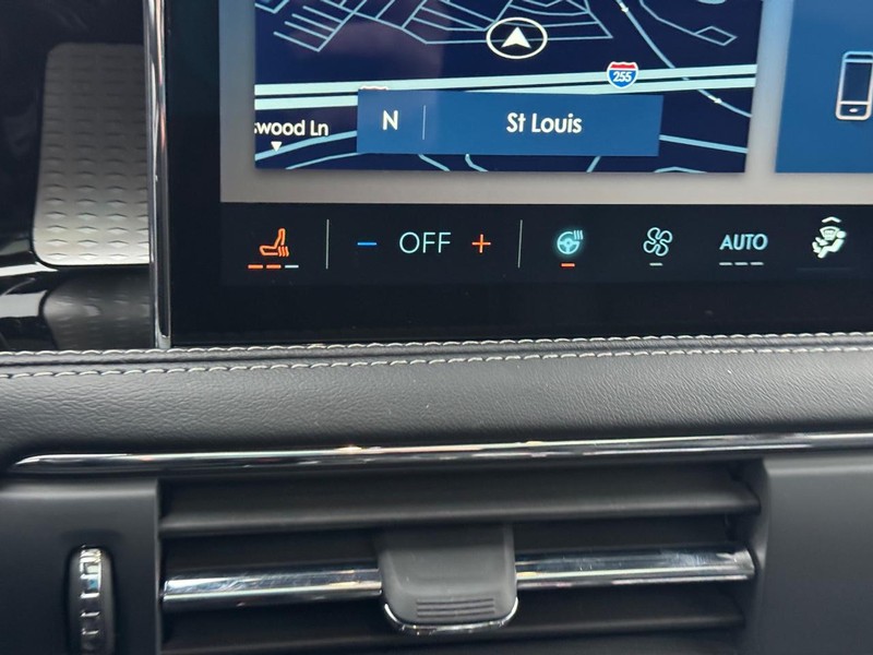 Lincoln Corsair Vehicle Full-screen Gallery Image 24