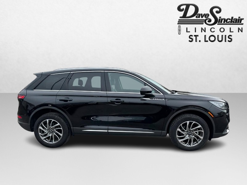 Lincoln Corsair Vehicle Full-screen Gallery Image 04