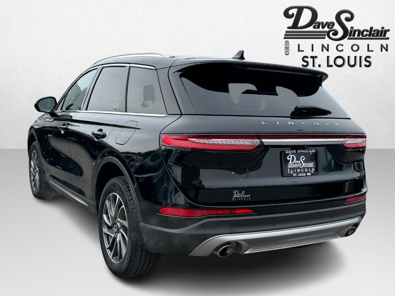 Lincoln Corsair Vehicle Full-screen Gallery Image 07