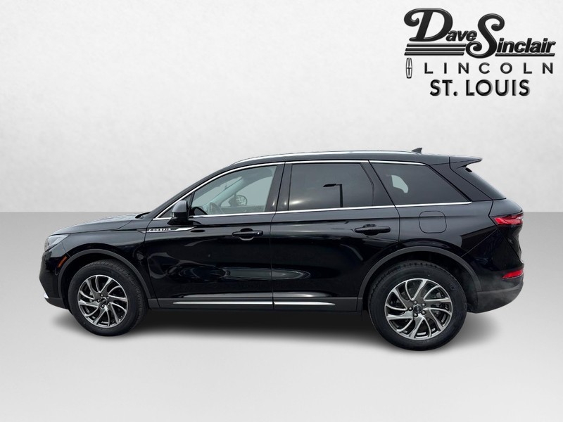 Lincoln Corsair Vehicle Full-screen Gallery Image 09