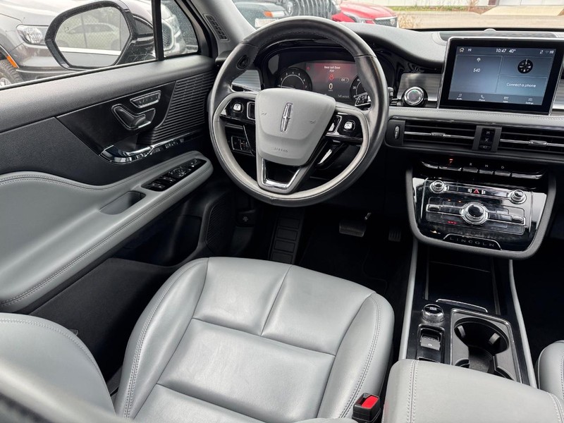 Lincoln Corsair Vehicle Full-screen Gallery Image 12