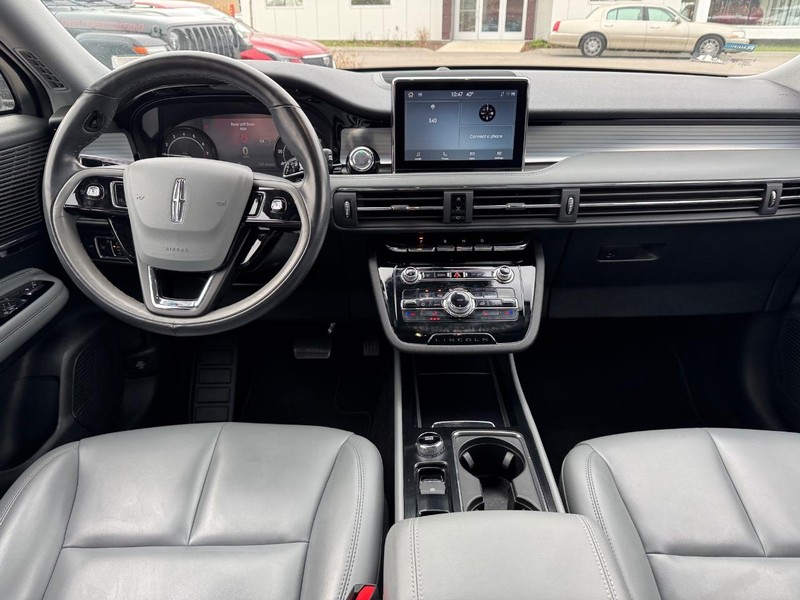 Lincoln Corsair Vehicle Full-screen Gallery Image 13