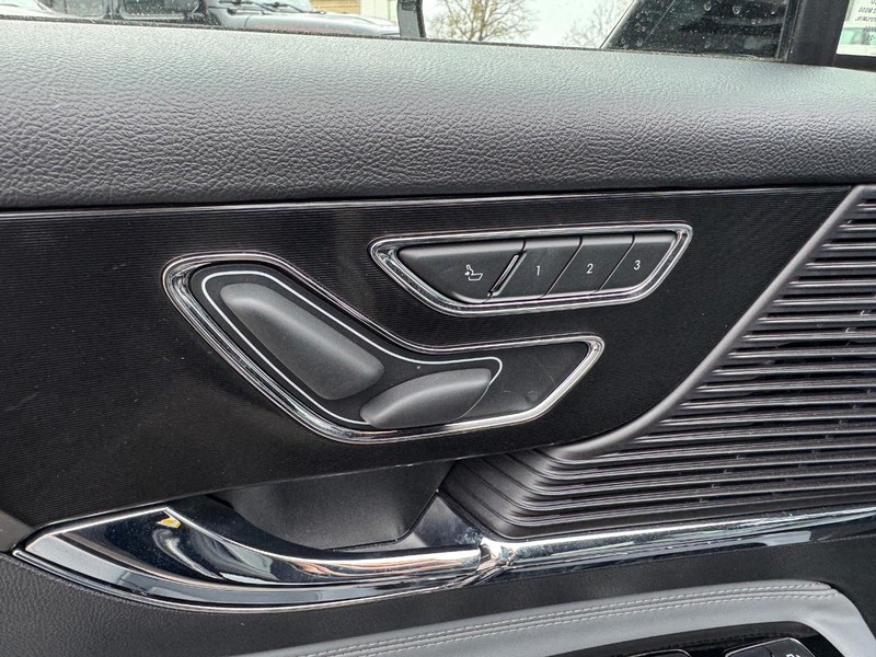 Lincoln Corsair Vehicle Full-screen Gallery Image 17