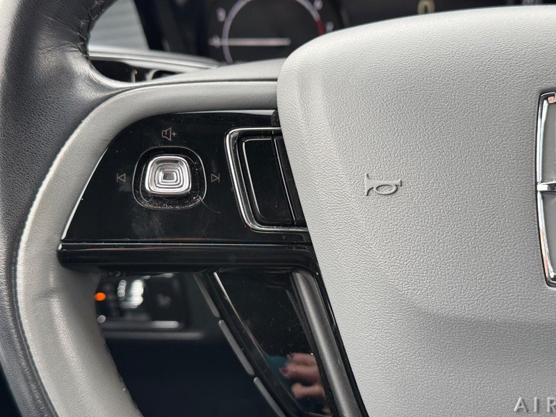 Lincoln Corsair Vehicle Full-screen Gallery Image 19