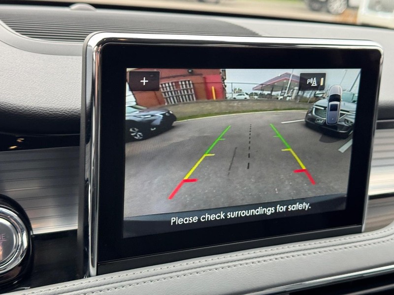 Lincoln Corsair Vehicle Full-screen Gallery Image 22