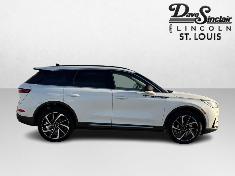 Lincoln Corsair Vehicle Full-screen Gallery Image 04