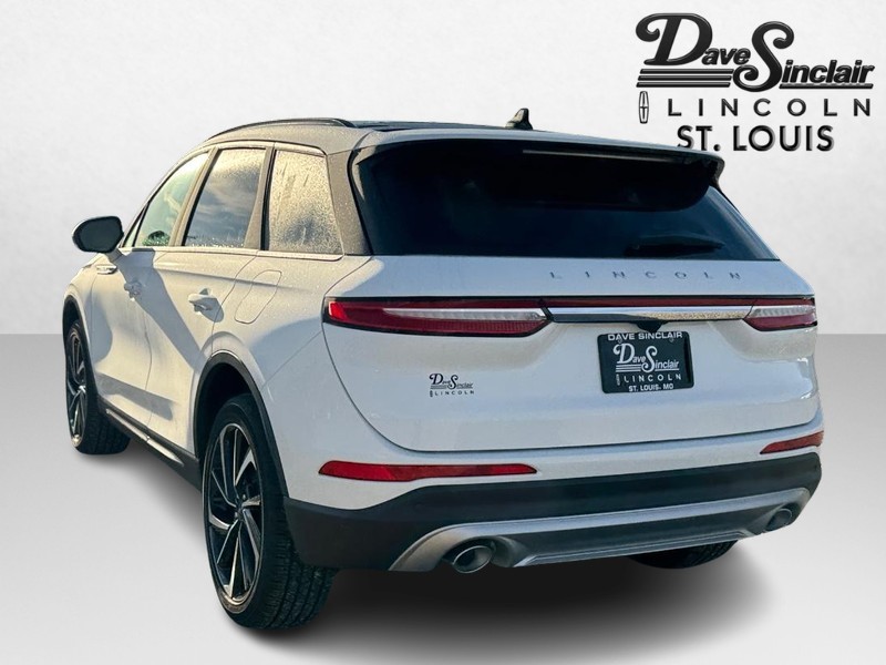 Lincoln Corsair Vehicle Full-screen Gallery Image 07