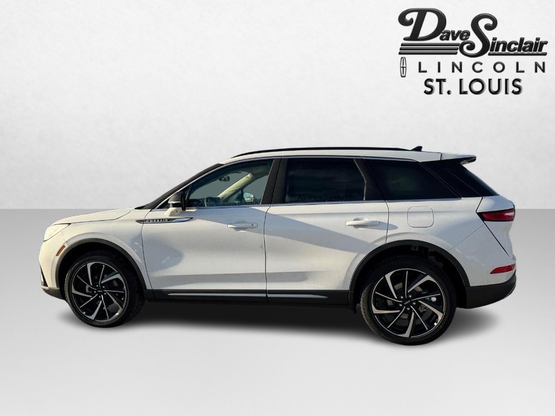 Lincoln Corsair Vehicle Full-screen Gallery Image 09