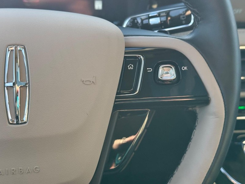 Lincoln Corsair Vehicle Full-screen Gallery Image 22