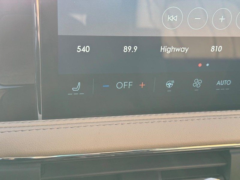 Lincoln Corsair Vehicle Full-screen Gallery Image 24